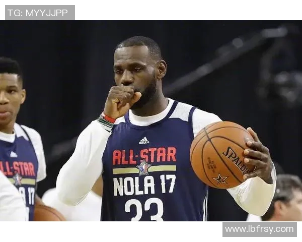 詹姆斯与足球明星亲密互动视频曝光引发球迷热议与关注